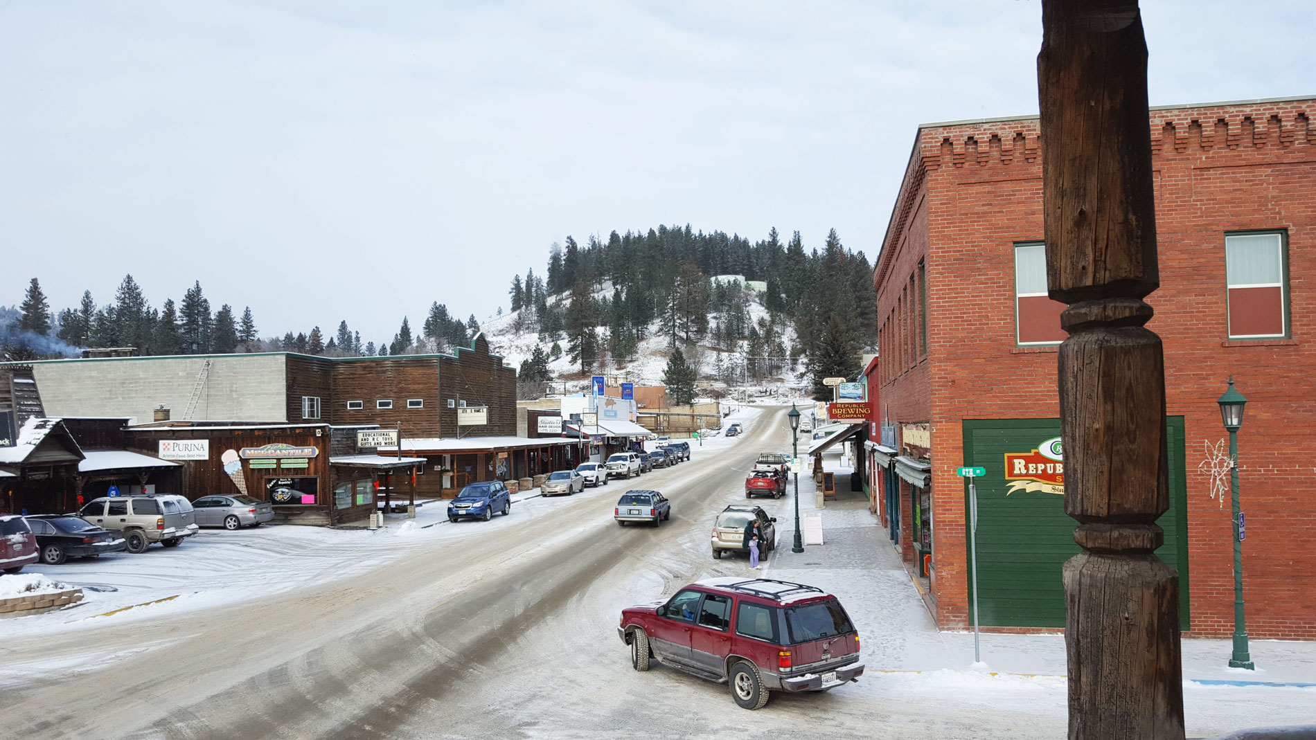 A Hometown Holiday Shop Local and spread the holiday cheer! Republic